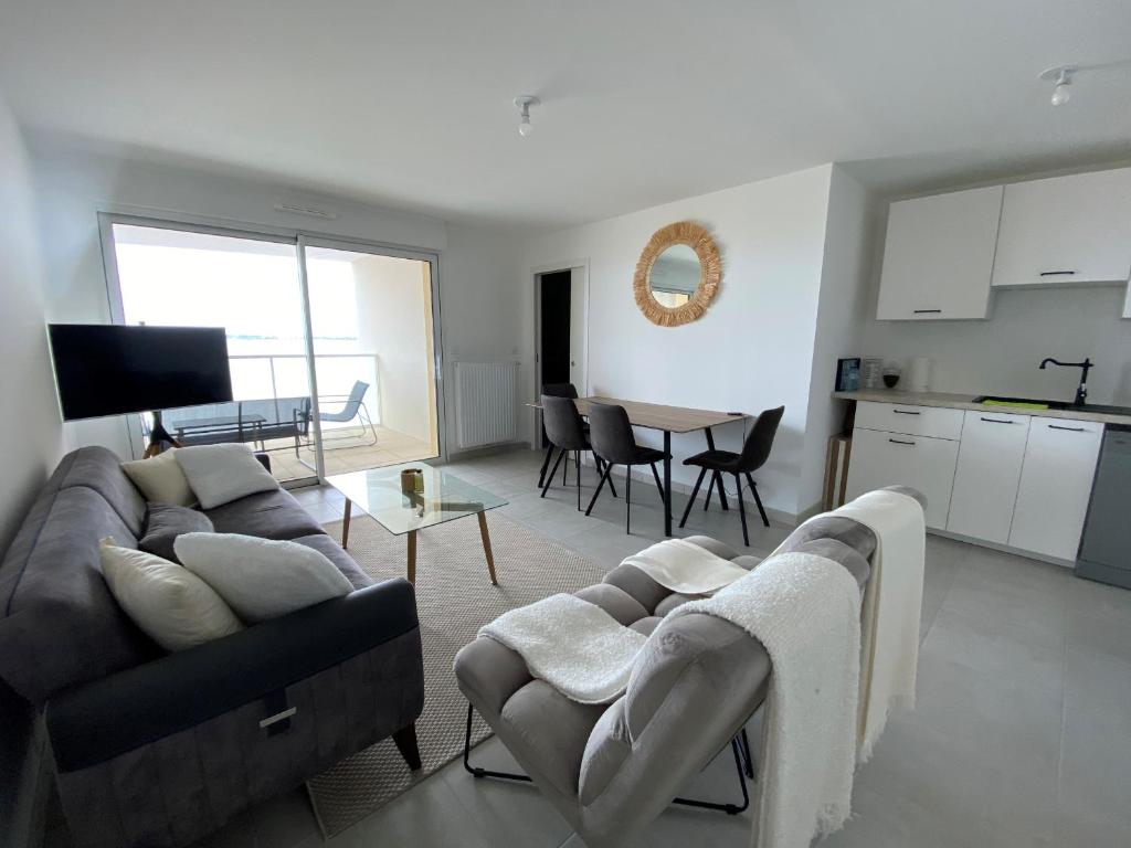 Fotografia z galérie ubytovania Appartement neuf face mer avec balcon - Saint Brevin les Pins, à 50m de la plage et centre-ville - FR-1-364-140 v destinácii Saint-Brévin-les-Pins