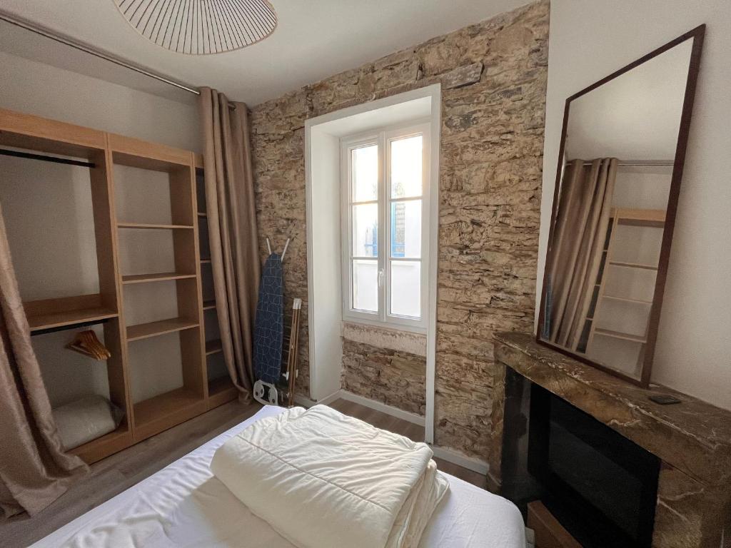 Posteľ alebo postele v izbe v ubytovaní Maison 2 chambres avec cour privée, à 200m de la plage et proche commerces - Les Sables-d'Olonne - FR-1-197-557