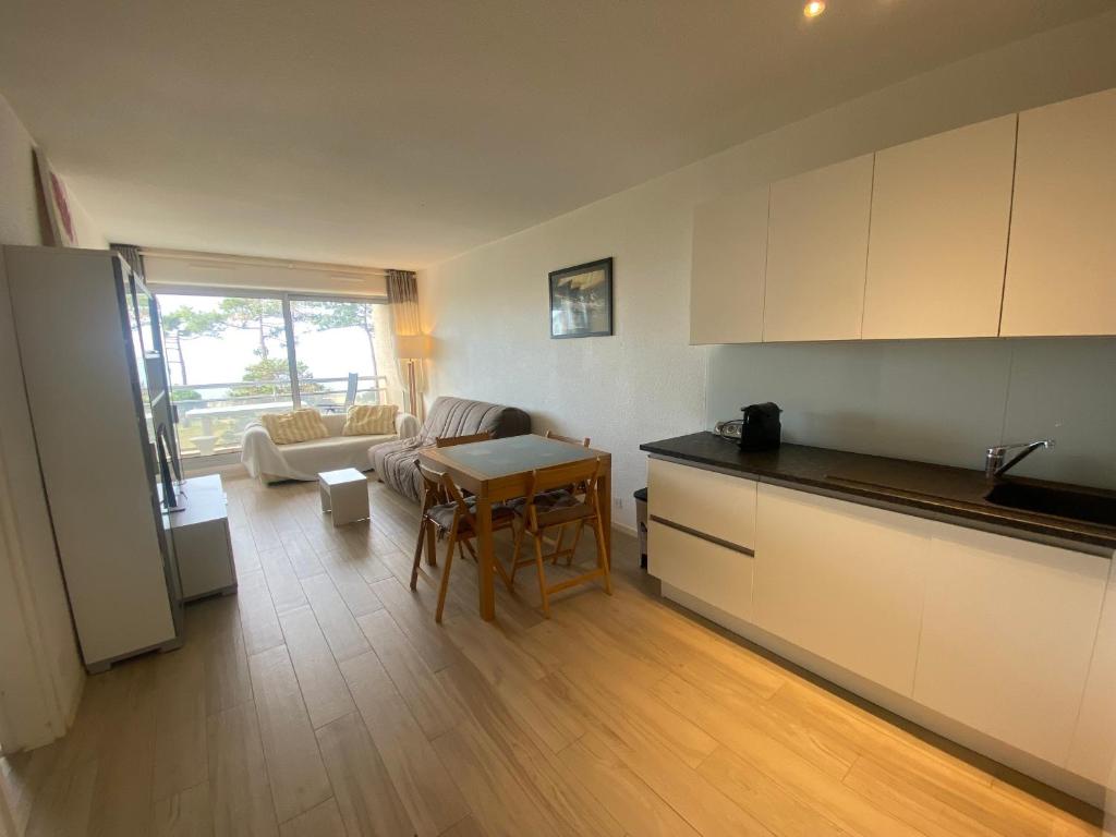 Kuchnia lub aneks kuchenny w obiekcie Appartement T2 bis avec balcon, parking et WIFI à Arcachon - FR-1-374-199