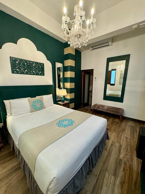 Postel nebo postele na pokoji v ubytování CasaBlanca Hotel