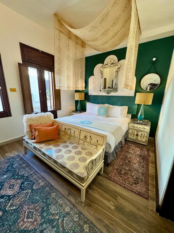Postel nebo postele na pokoji v ubytování CasaBlanca Hotel