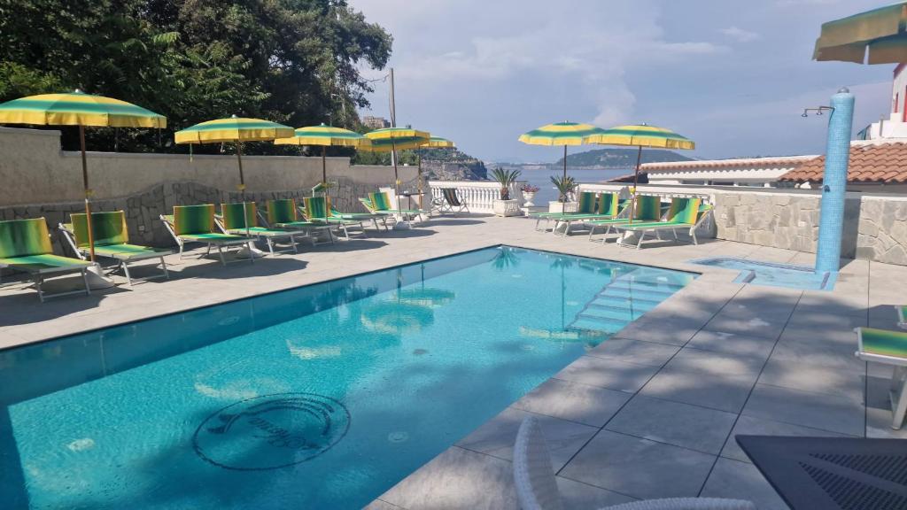 Bazén v ubytování Hotel Da Maria nebo v jeho okolí