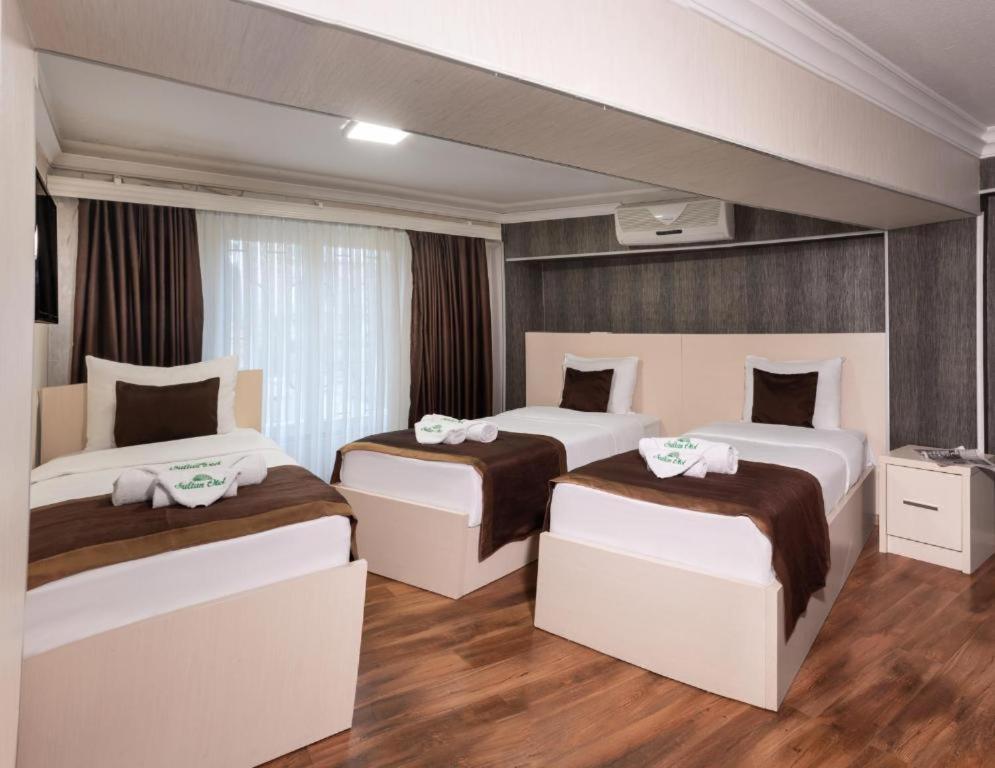 Postel nebo postele na pokoji v ubytování Sultan Hotel Tbilisi