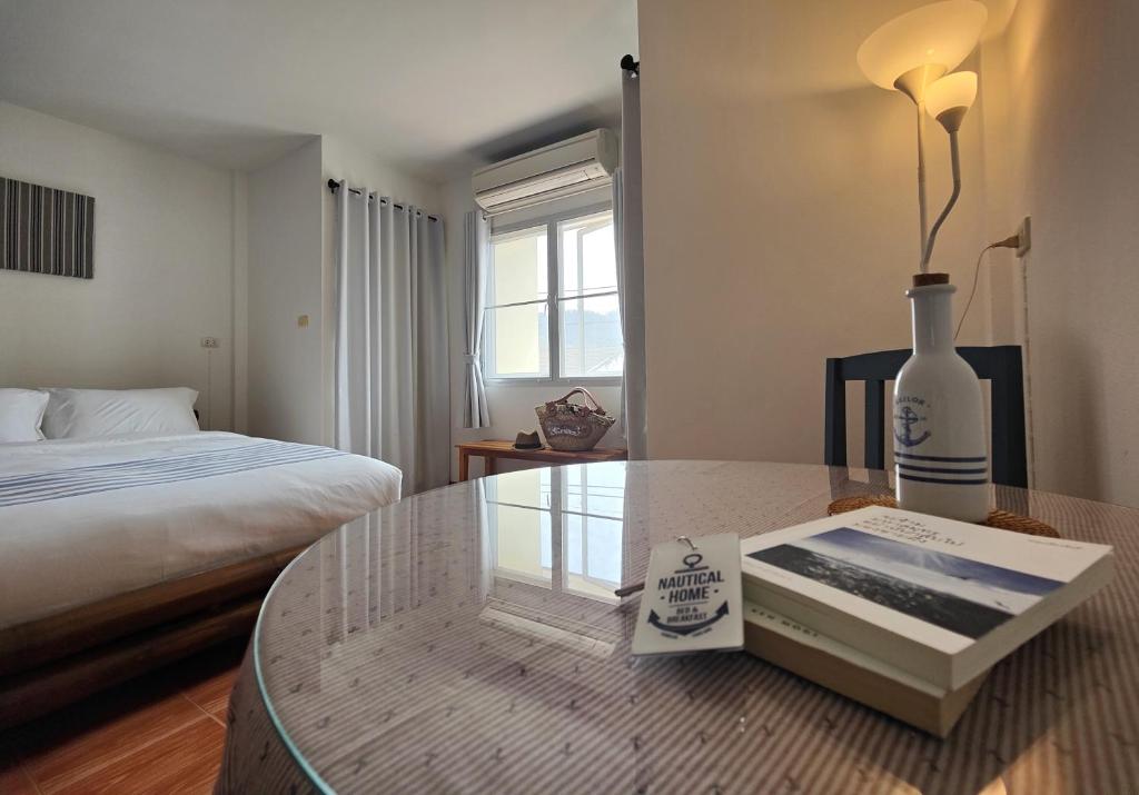 Nautical Home & Seashell House B&B - 19