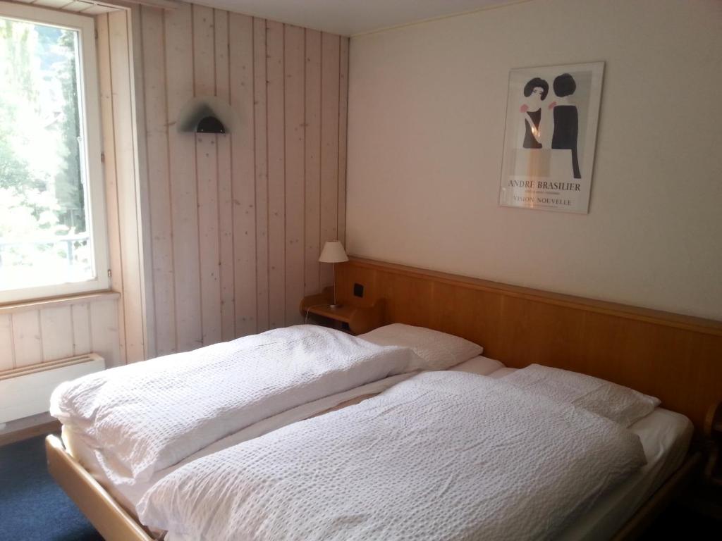 Postel nebo postele na pokoji v ubytování Hotel Restaurant Le Giétroz