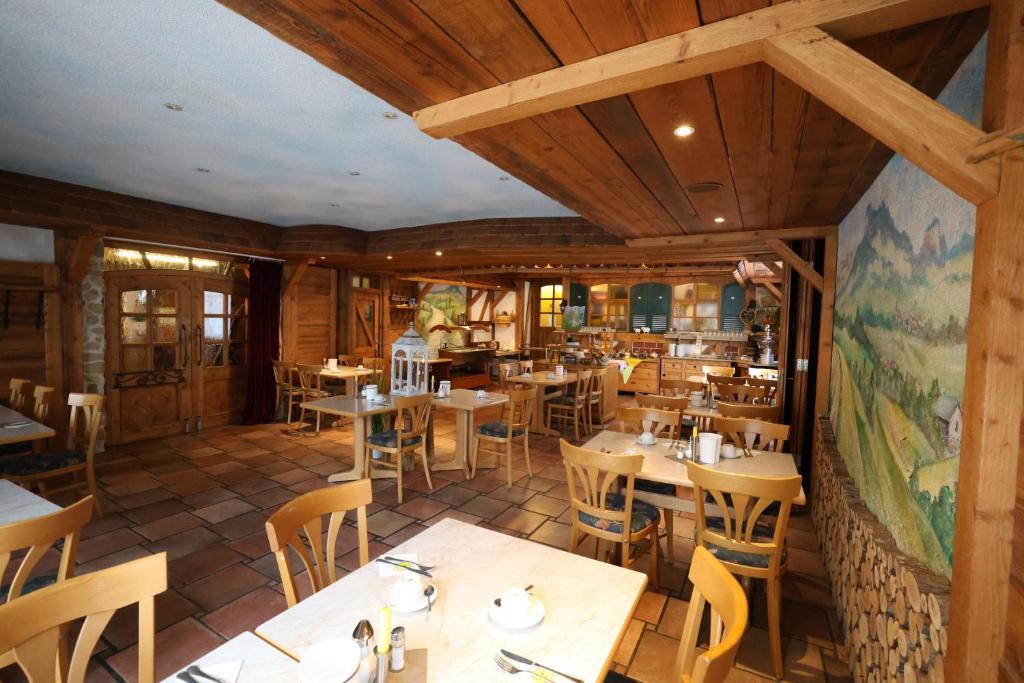 Restaurace v ubytování Hotel-Gasthof Hirschen