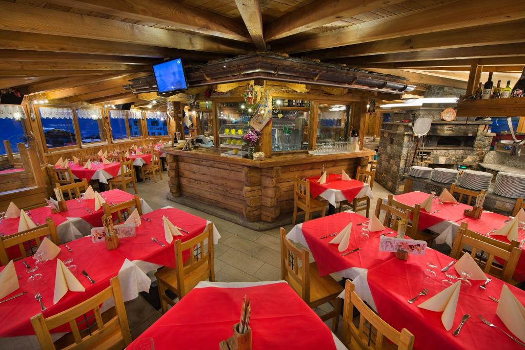 Restauracja lub miejsce do jedzenia w obiekcie Hotel Gallo Cedrone
