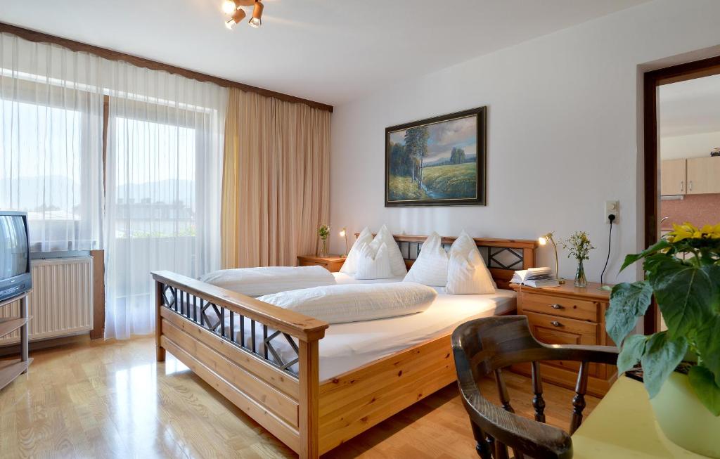 Postel nebo postele na pokoji v ubytování Hotel Theresia Garni