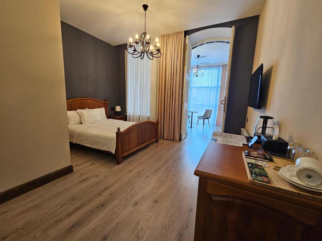 Postel nebo postele na pokoji v ubytování Old Avenue Hotel