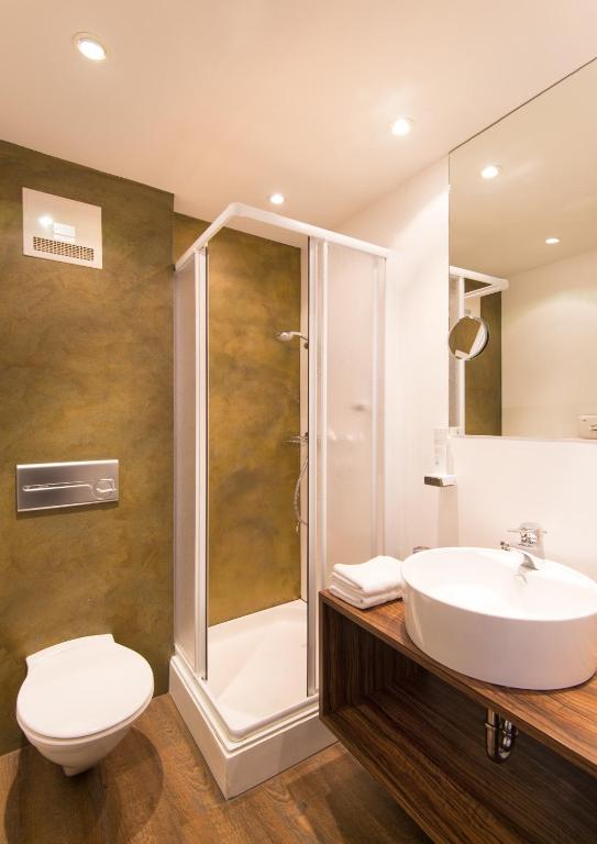 A bathroom at Hotel Dachstein