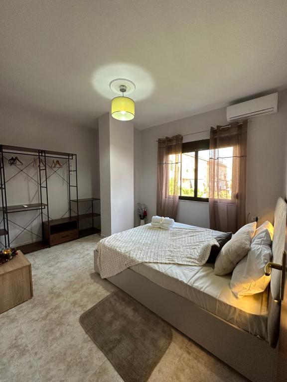 Cozy and spacios apartment in Ish Blloku - Imazhi 2