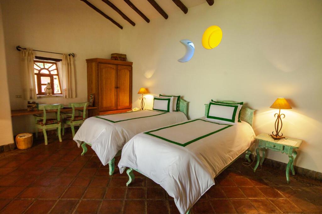 Postel nebo postele na pokoji v ubytování Las Casitas del Arco Iris