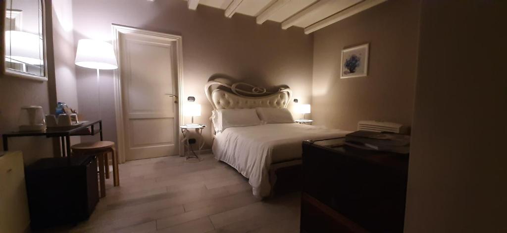 Postel nebo postele na pokoji v ubytování Casale Raffaello B&B Como