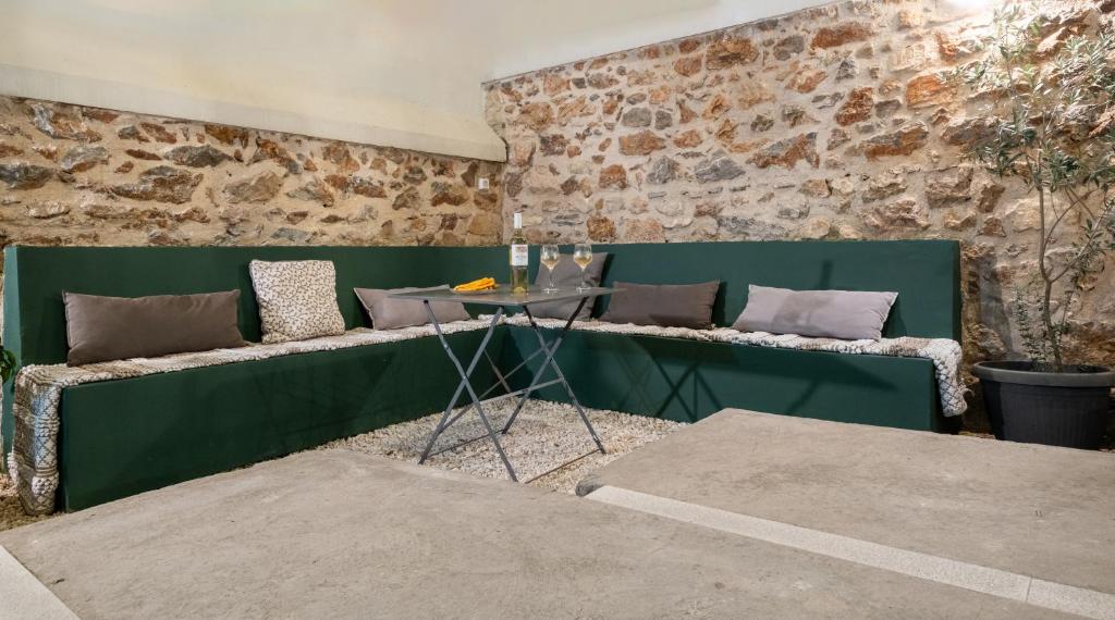 Central5 Boutique Apartments with Common Garden Next to Metro - 19