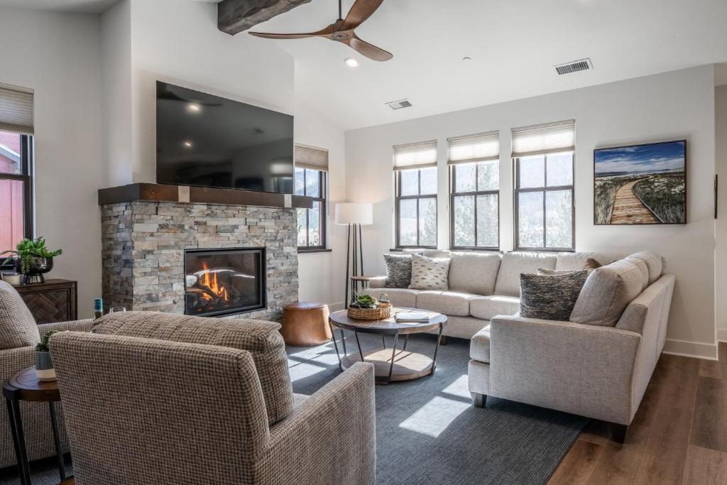 a living room with couches and a fireplace at Creekhouse 1380 in Mammoth Lakes