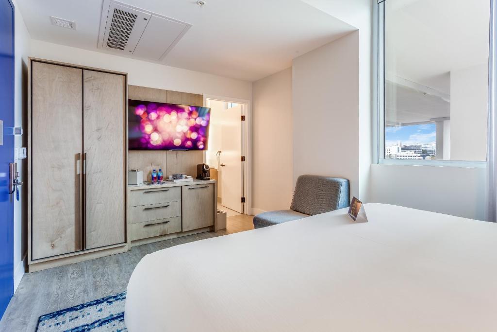 SERENA Hotel Aventura Miami, Tapestry Collection by Hilton photo