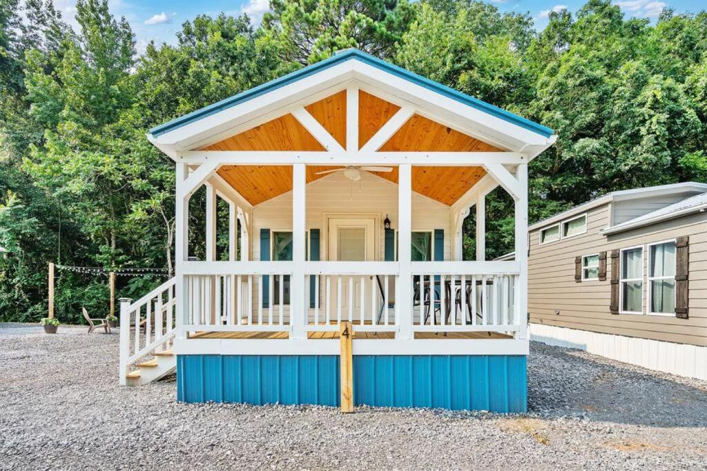 4 Heron Haus, Luxury Tiny House, Pet Friendly, Mins to Downtown