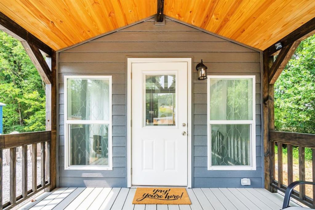 Luxury Tiny House Mins to Lake, Downtown Guntersville Boat Parking