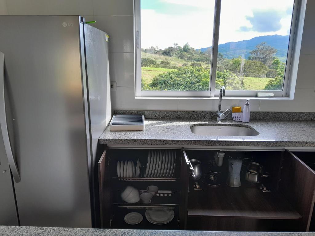 a kitchen counter with a sink and a window at CASA CAMPESTRE COMPLETa in Barbosa