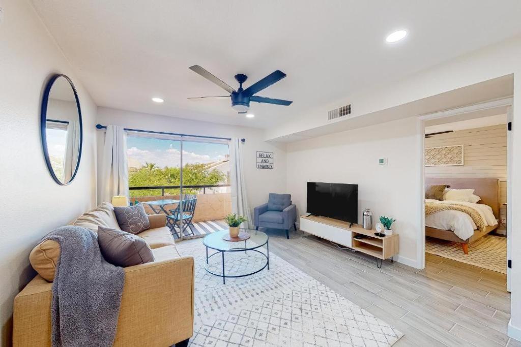 TV a/nebo společenská místnost v ubytování Villa Sunrise condo