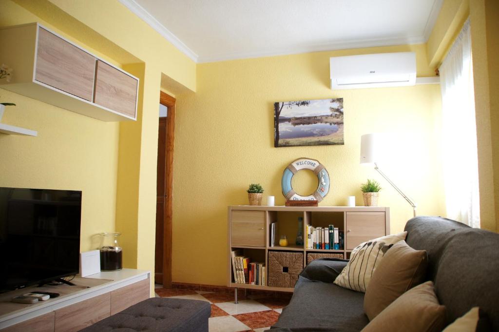 TV a/nebo společenská místnost v ubytování Almarya, a un paso del Mediterráneo