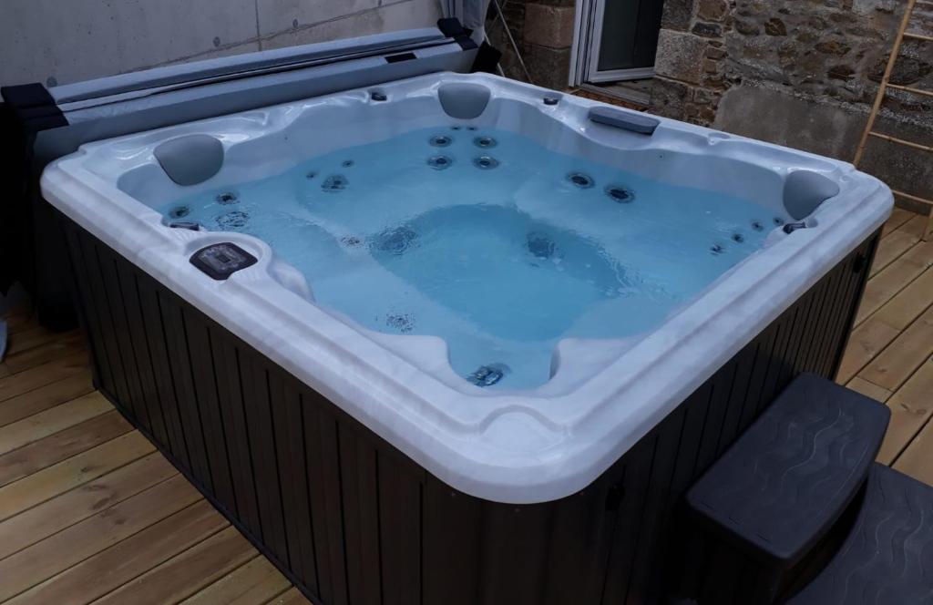Fotografie z fotogalerie ubytování Superbe Gîte bord de mer avec jacuzzi 6 personnes v destinaci Hillion
