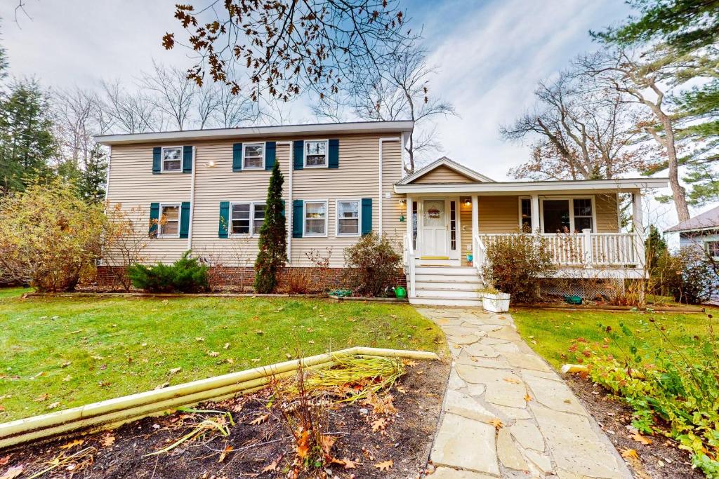 Vacation Home New Hampshire Lakefront Retreat, Ossipee, NH