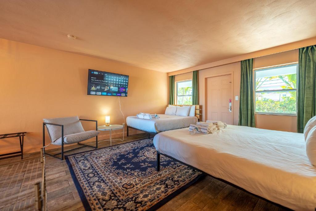 Tropical Breeze Vacation Rentals - Estudio Doble Deluxe