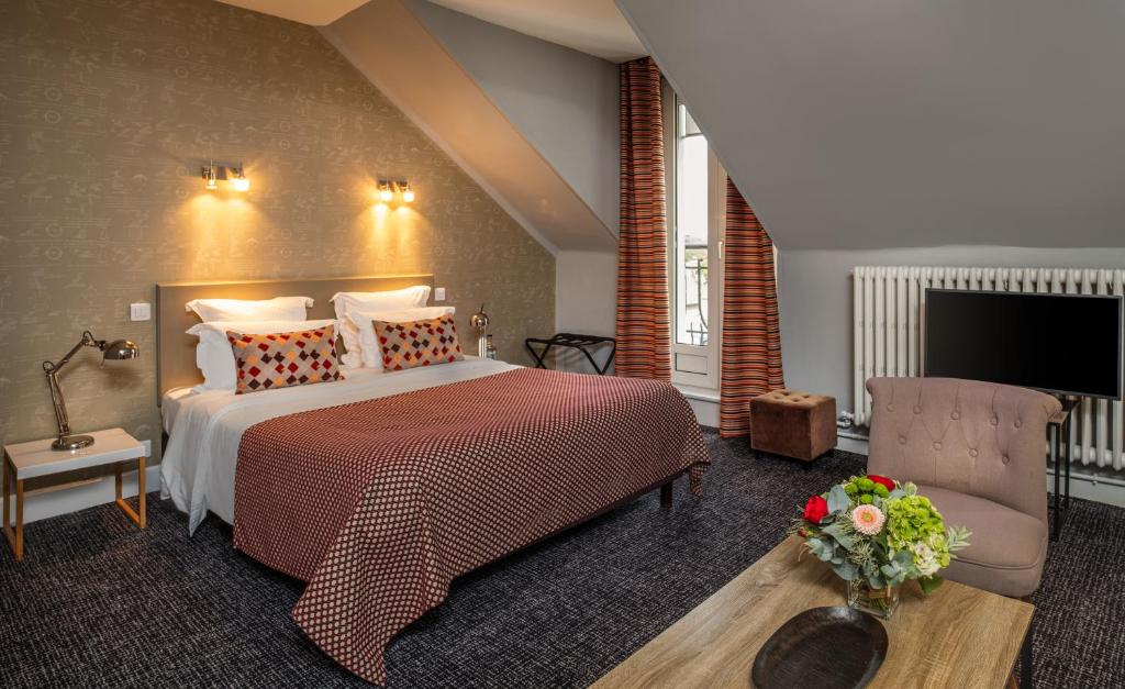 Postel nebo postele na pokoji v ubytování Le Nouvel Hôtel
