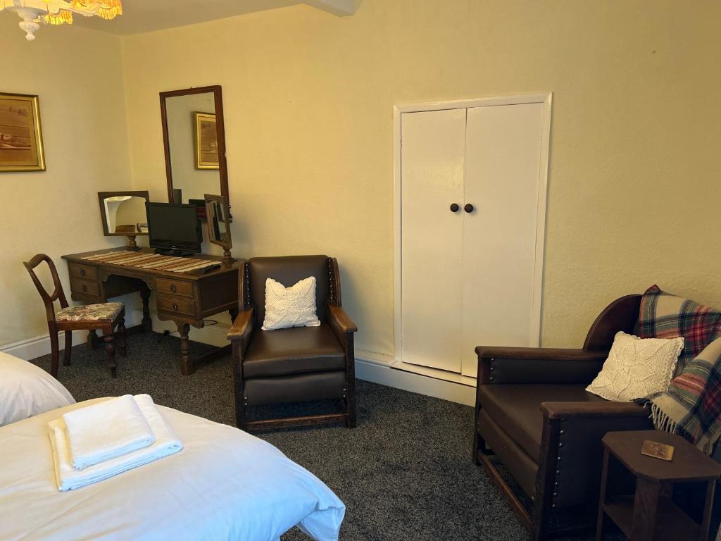 Lucy Cross Guest House - Family Room