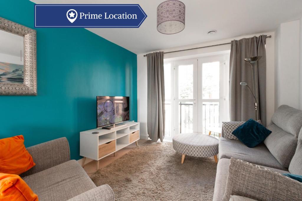 a living room with a couch and a tv at Homely 4BD Townhouse - Next to Hanley Park in Stoke on Trent