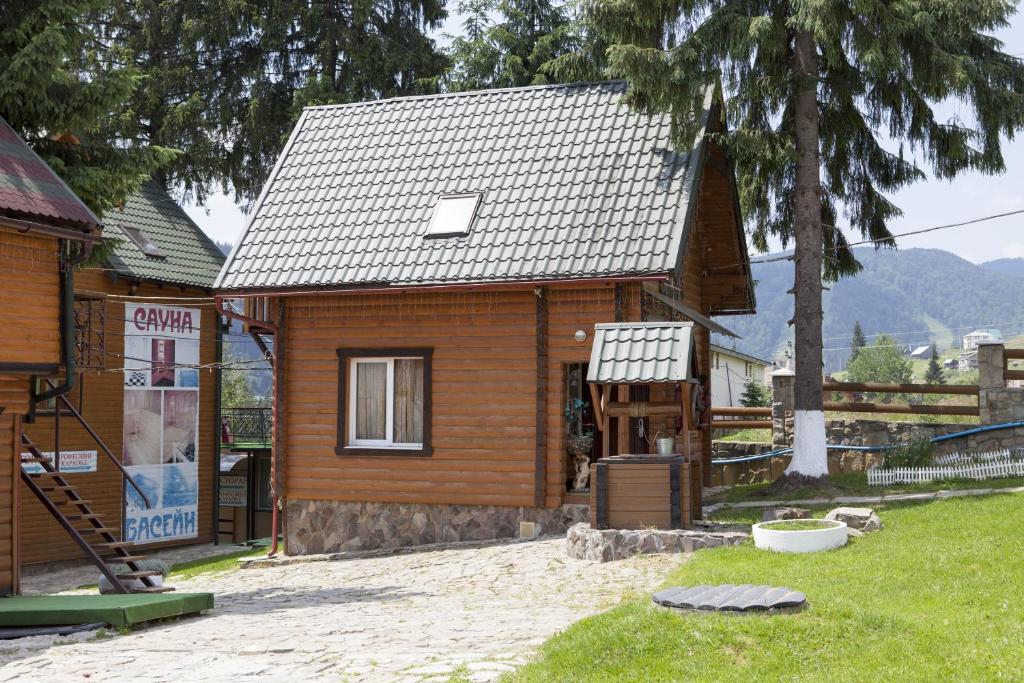 Nespecifikovaný výhled na hory nebo výhled na hory při pohledu z hotelu