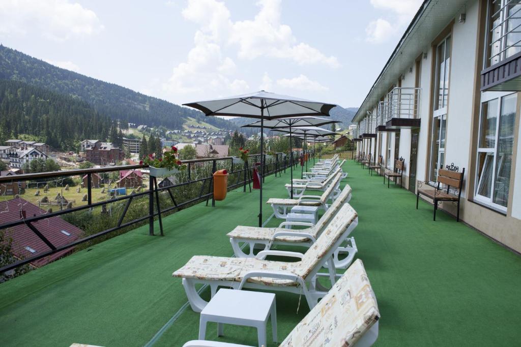 Nespecifikovaný výhled na hory nebo výhled na hory při pohledu z hotelu
