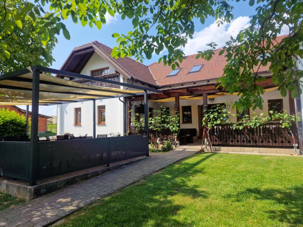 a house with a pavilion in a yard at Pri štorklji in Moravske Toplice