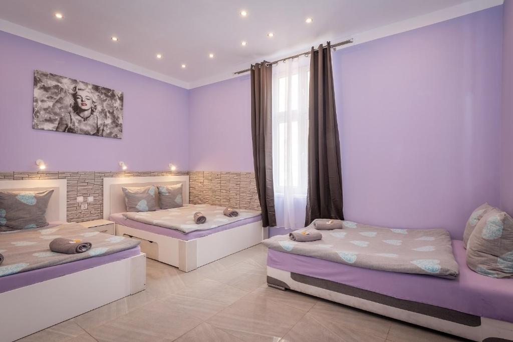 Posteľ alebo postele v izbe v ubytovaní 70s Guest room
