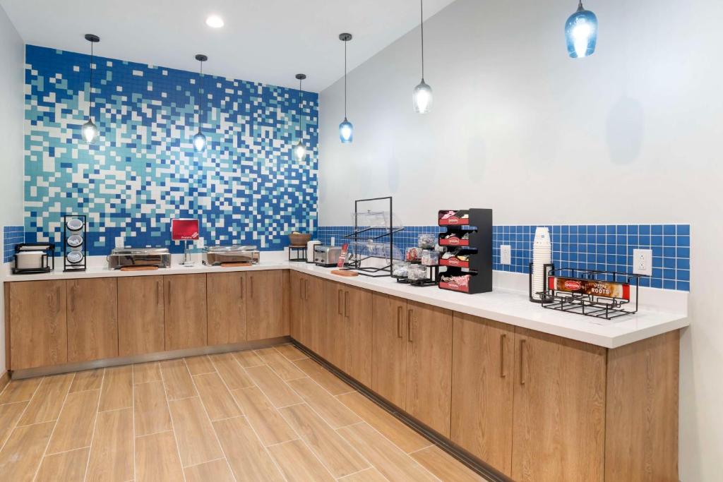 Best Western Plus Mobile Inn and Suites photo