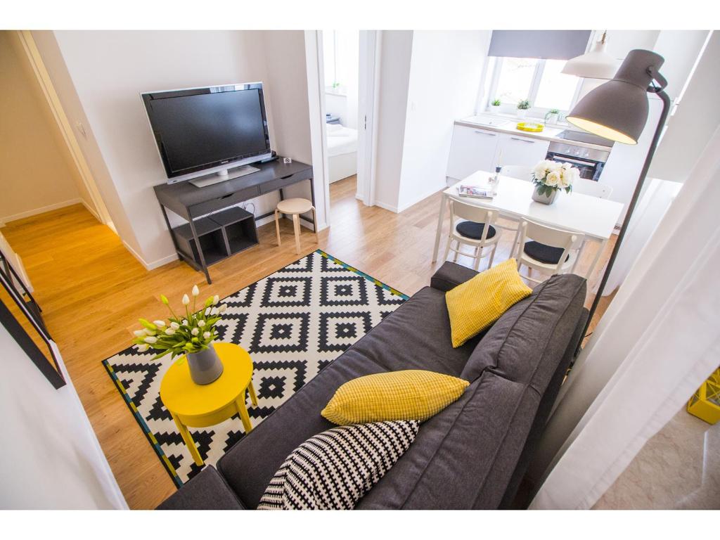 Televízia a/alebo spoločenská miestnosť v ubytovaní Furioso Apartments
