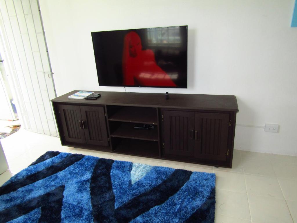 TV a/nebo společenská místnost v ubytování Dover Apt 1 by Dover Beach