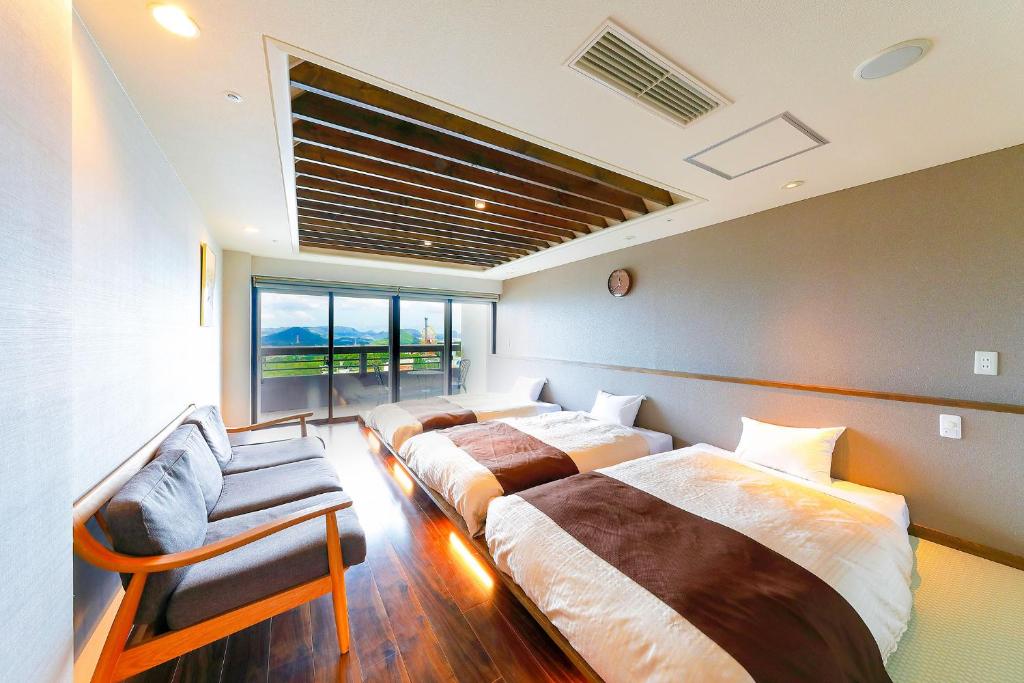 Postel nebo postele na pokoji v ubytování Ooedo Onsen Monogatari Hotel Reoma no Mori