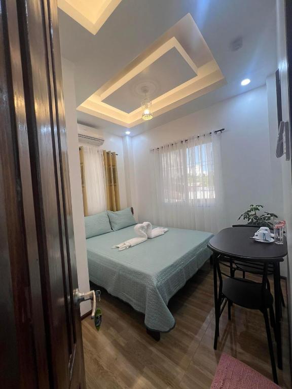 Postel nebo postele na pokoji v ubytování RICH-VANIA SUITES