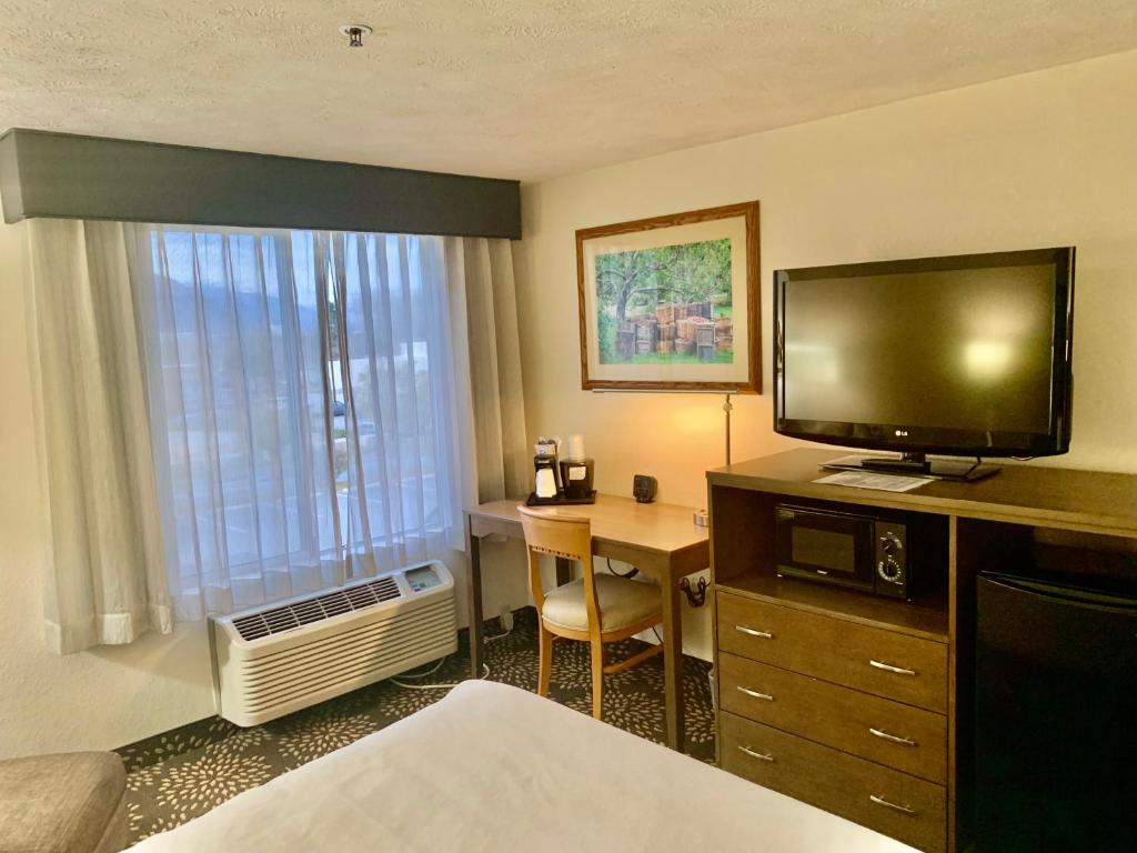 Clarion Pointe Wenatchee - Queen Room - Non Smoking/Interior Hall