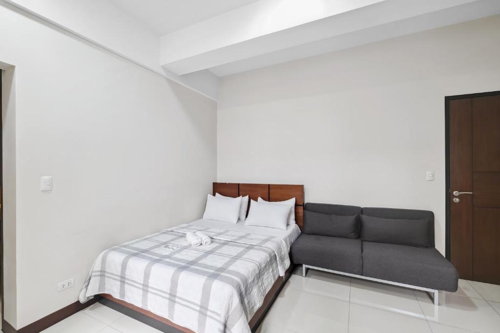 Cama o camas de una habitación en Tess and Tessha Condotel near T3 Airport