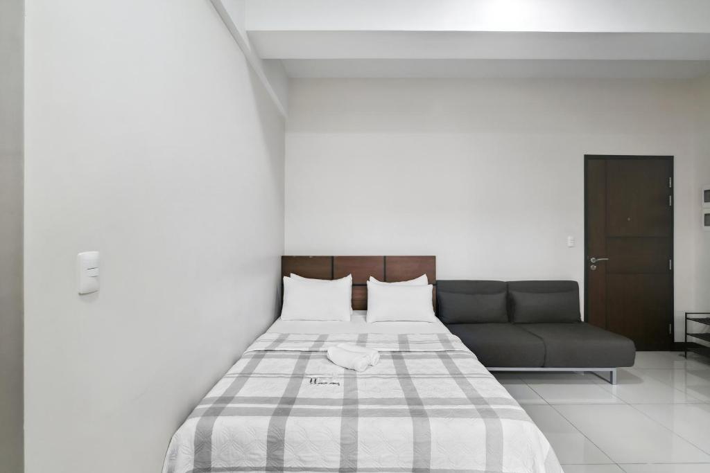 Cama o camas de una habitación en Tess and Tessha Condotel near T3 Airport