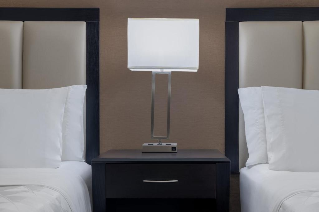 Holiday Inn Des Moines-Airport Conf Center, an IHG Hotel - Chambre Standard Avec Deux Lits Queen