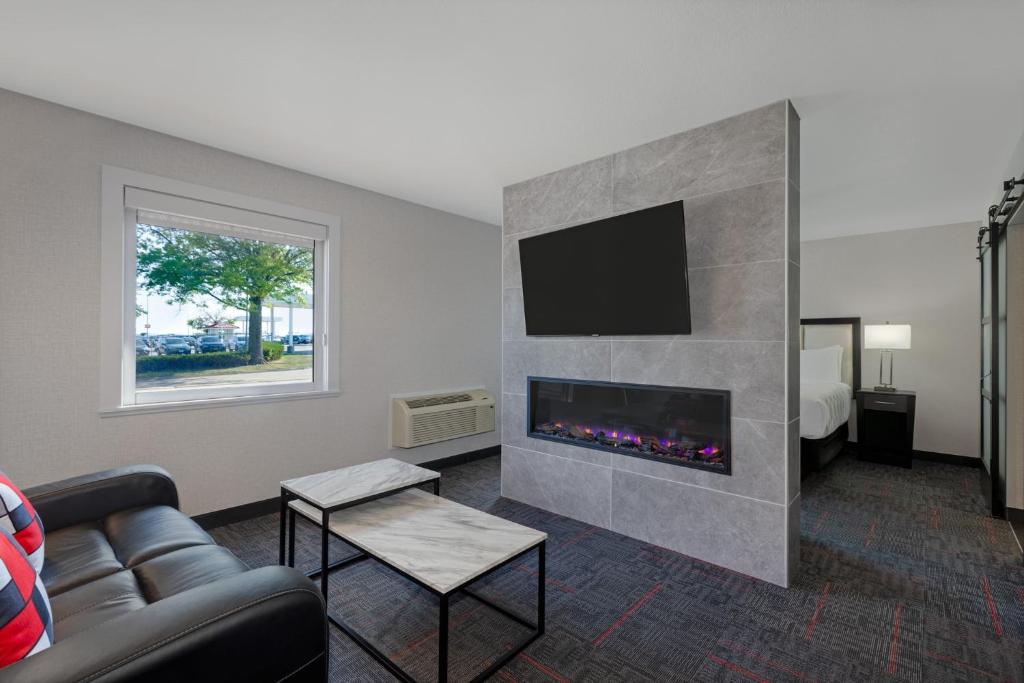 Holiday Inn Des Moines-Airport Conf Center, an IHG Hotel - Suite King Avec Cheminée