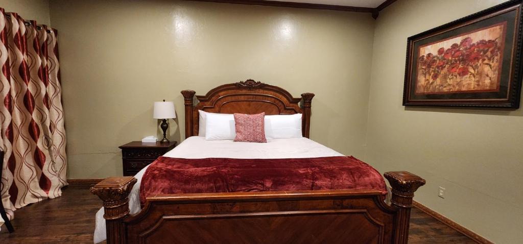 The Whispering Pines Inn photo