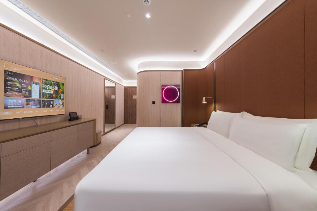Postel nebo postele na pokoji v ubytování Crystal Orange Hotel - Shenzhen Nanshan Xinhaofang Branch