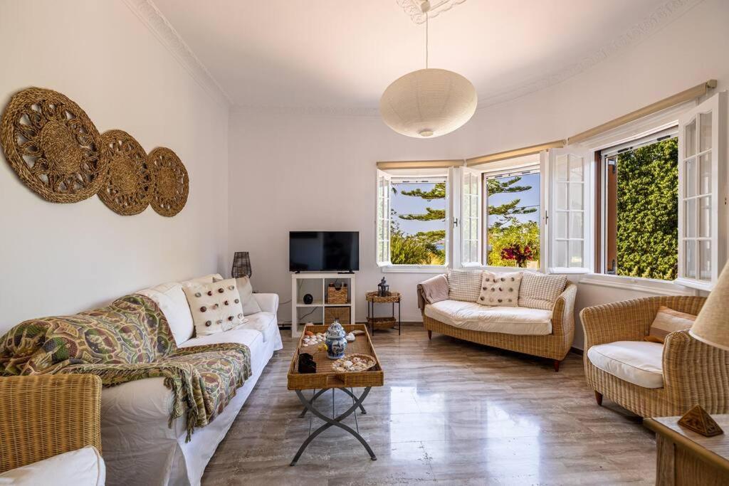 Χώρος καθιστικού στο Théa Lassi 2 bedroom apartment, Garden level