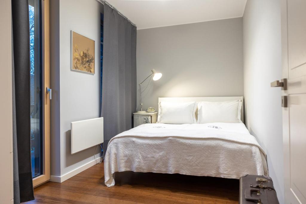 Rúm í herbergi á Nomád Glamping