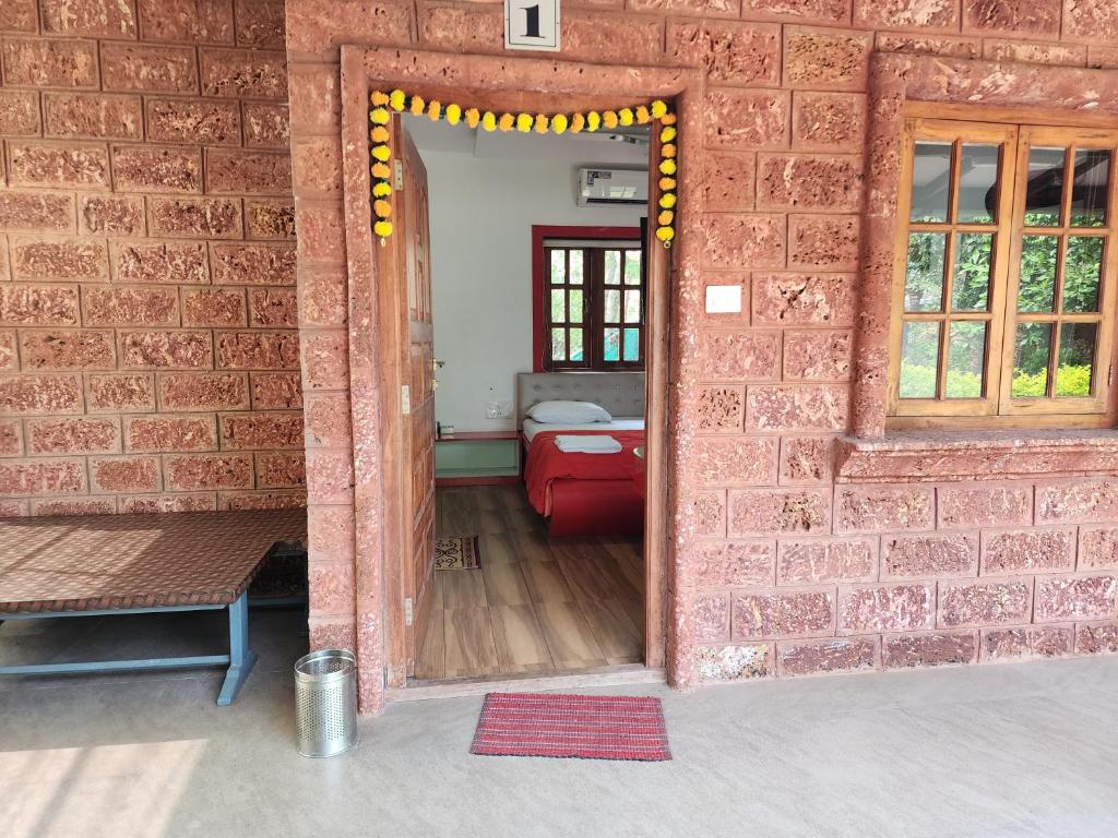 Foto sihtkohas Alībāg asuva majutusasutuse Red Stone Resort galeriist